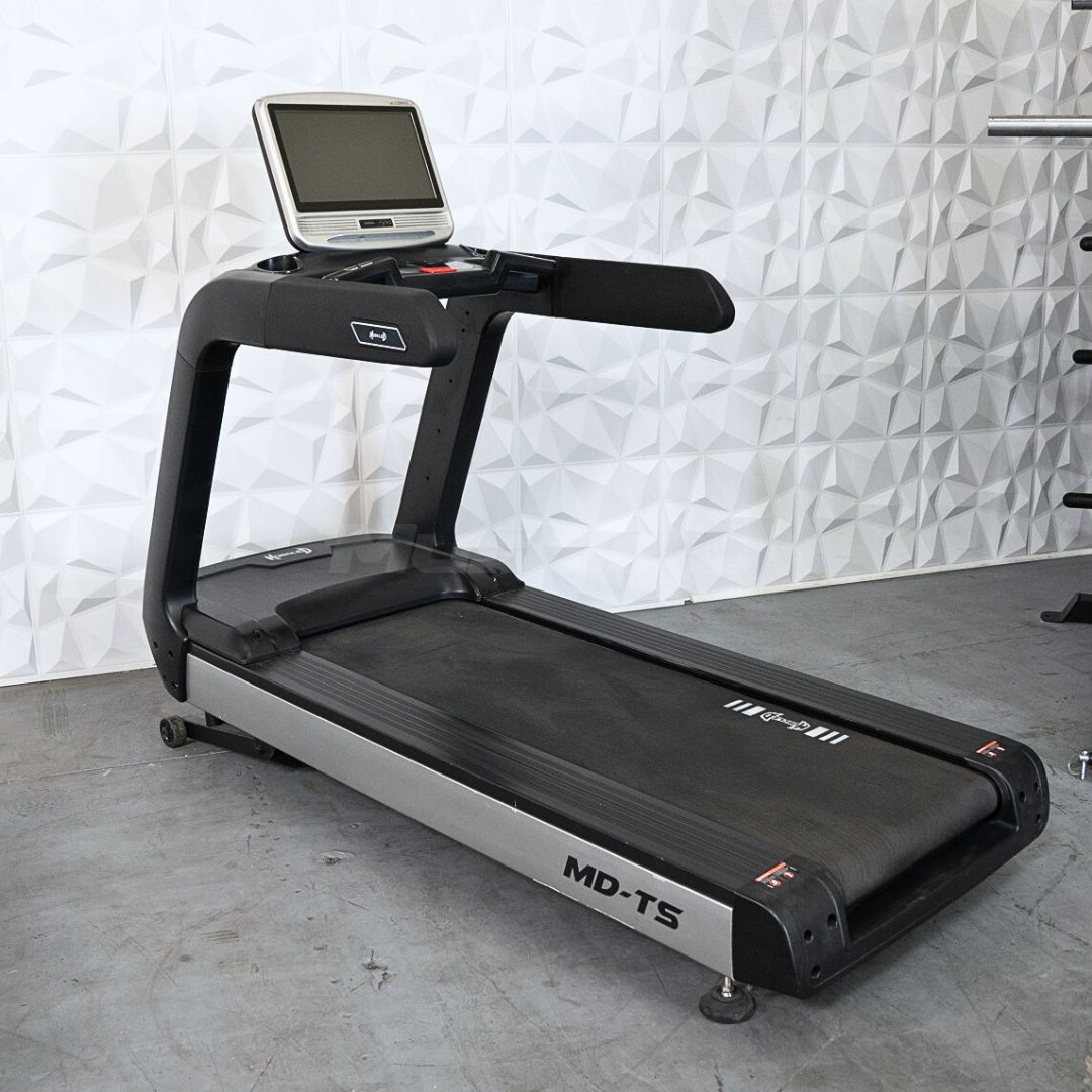 Touch Screen Commercial Treadmill - Muscle D Fitness - Deluxe Touch Screen Commercial Treadmill